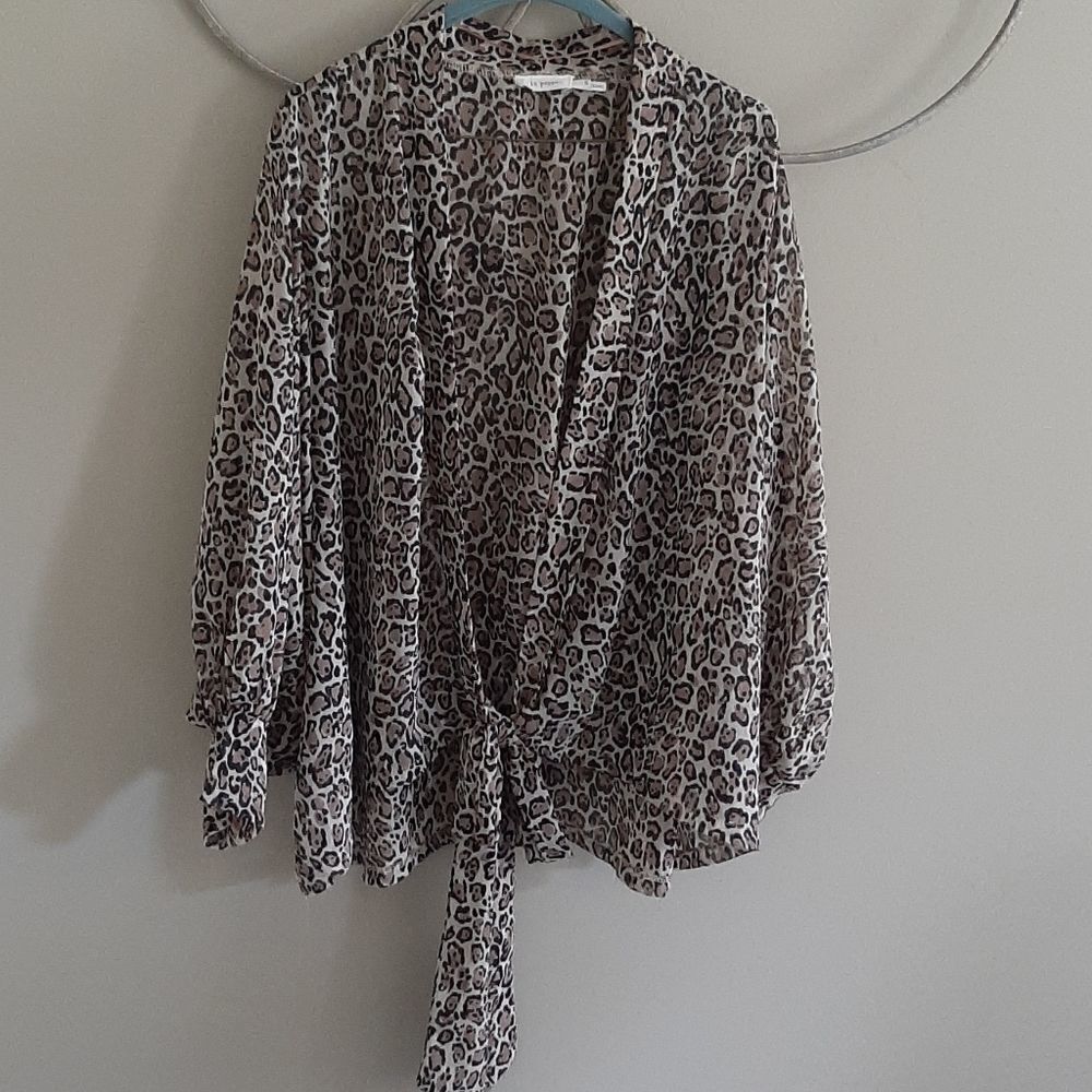 Blu Pepper cheetah on trend tie front top